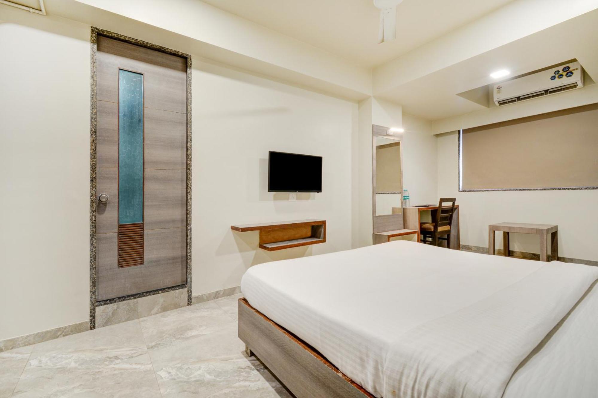 Hotel Desert Inn Tharad Bagian luar foto