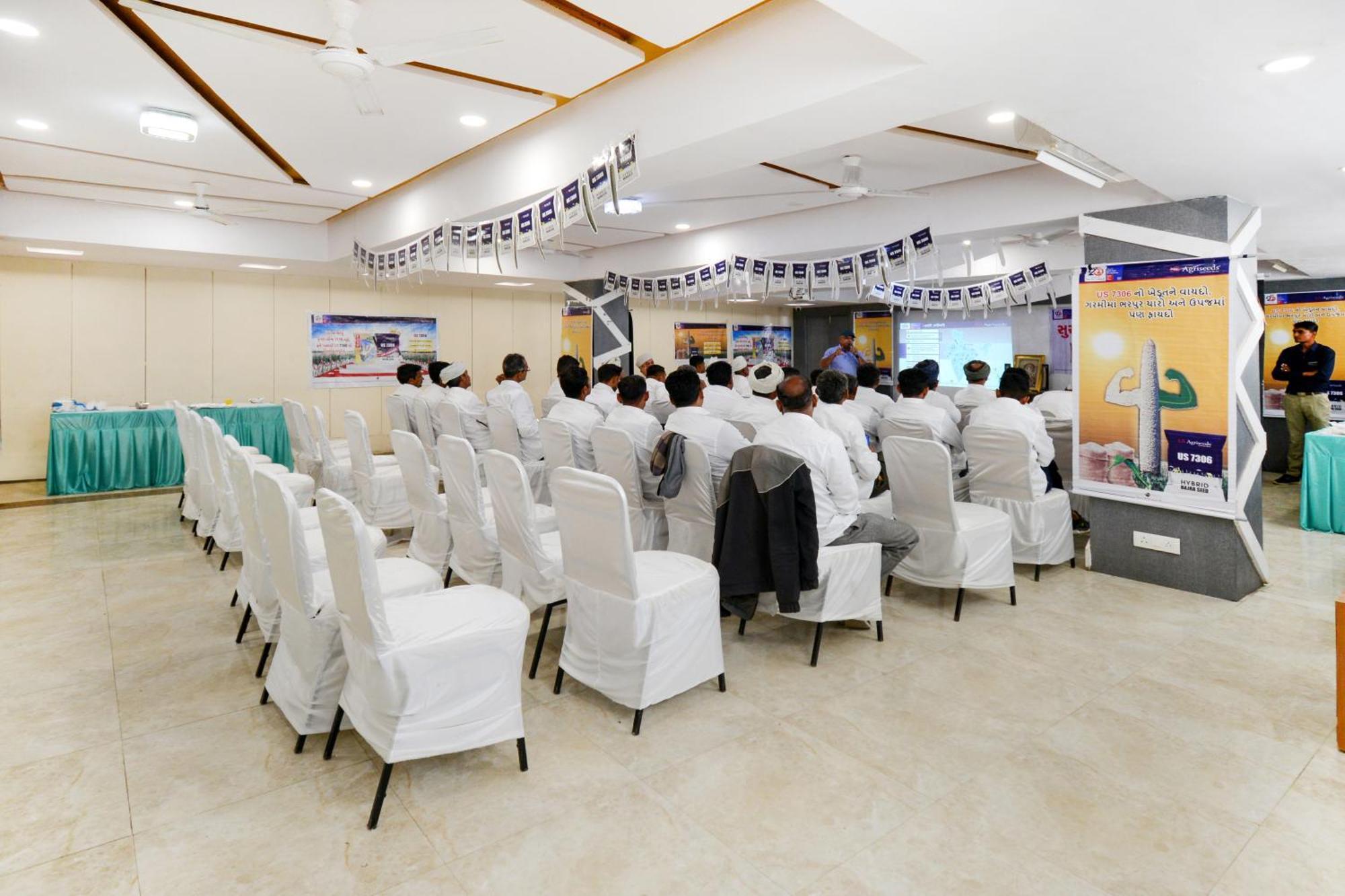 Hotel Desert Inn Tharad Bagian luar foto
