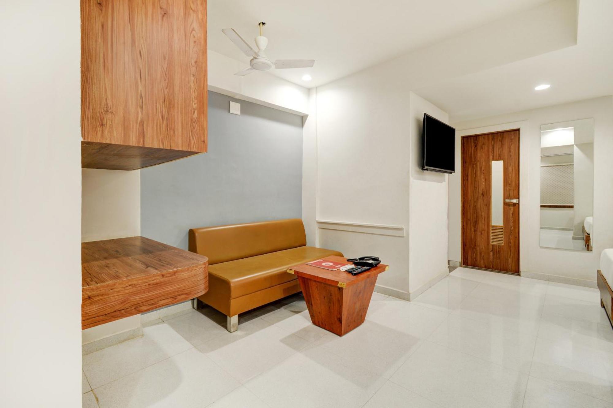 Hotel Desert Inn Tharad Bagian luar foto