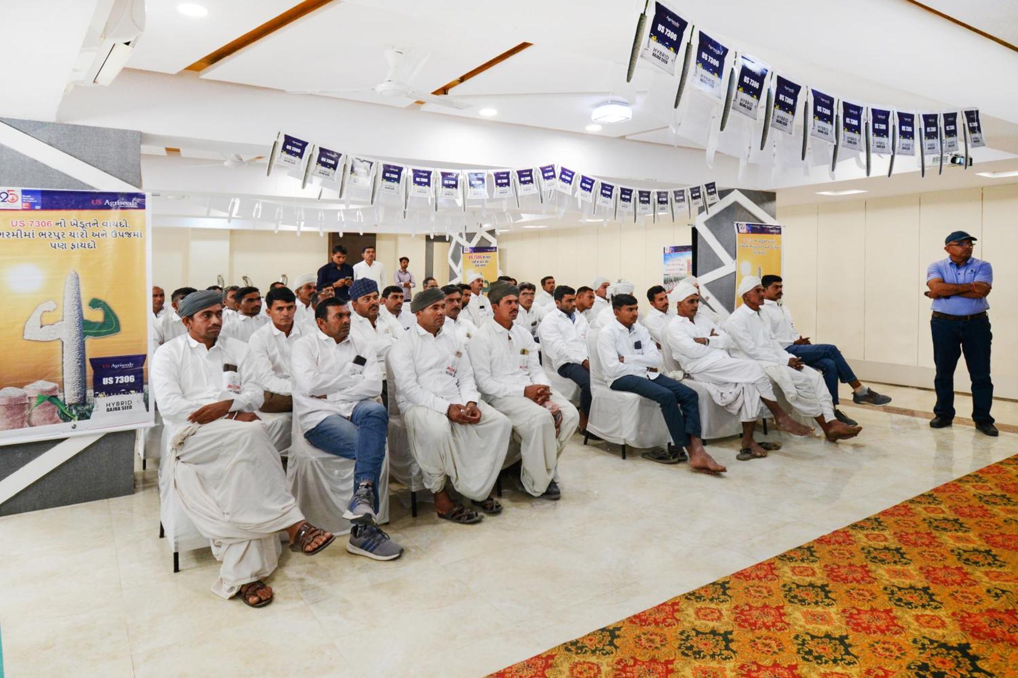 Hotel Desert Inn Tharad Bagian luar foto