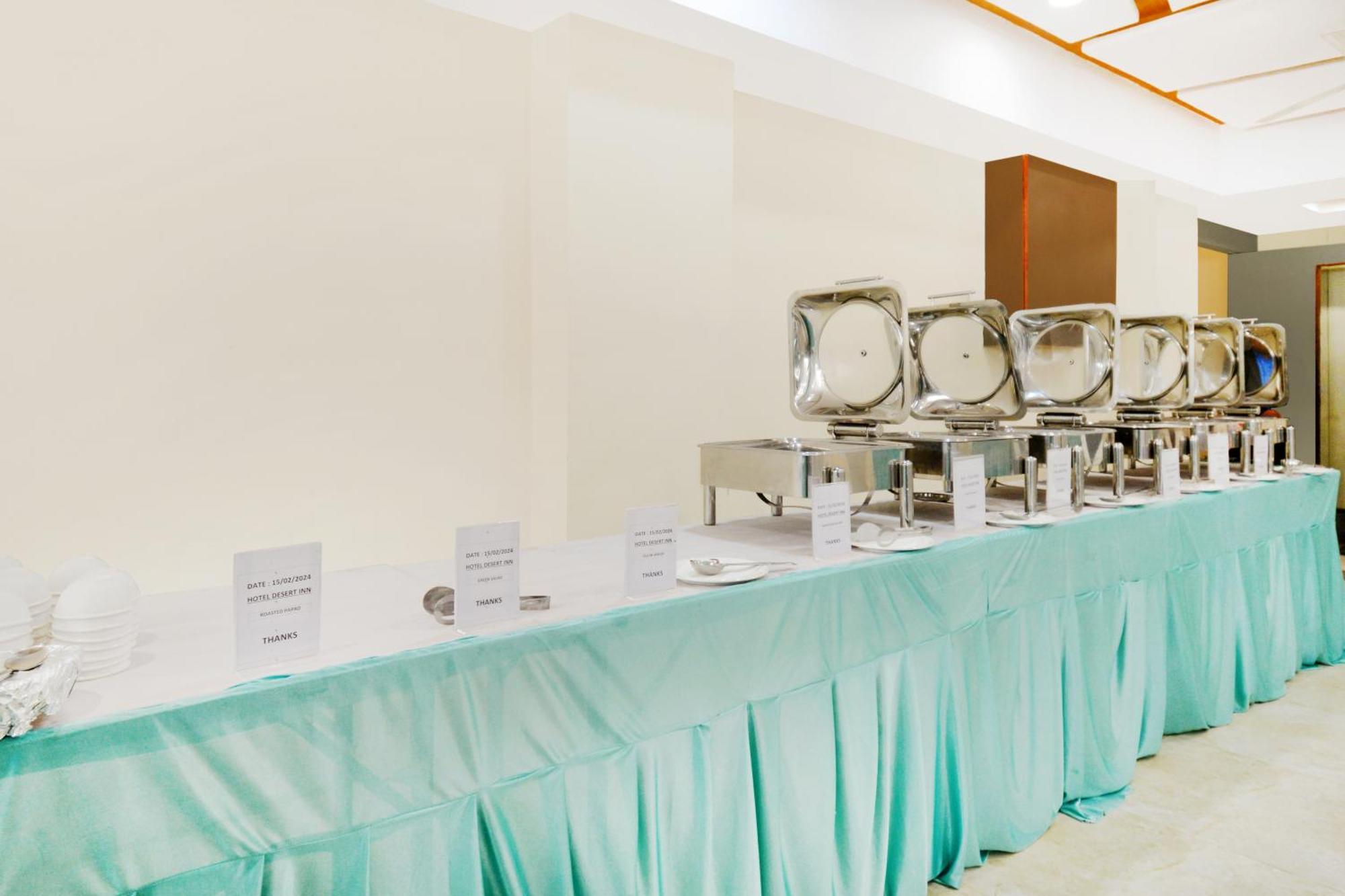 Hotel Desert Inn Tharad Bagian luar foto