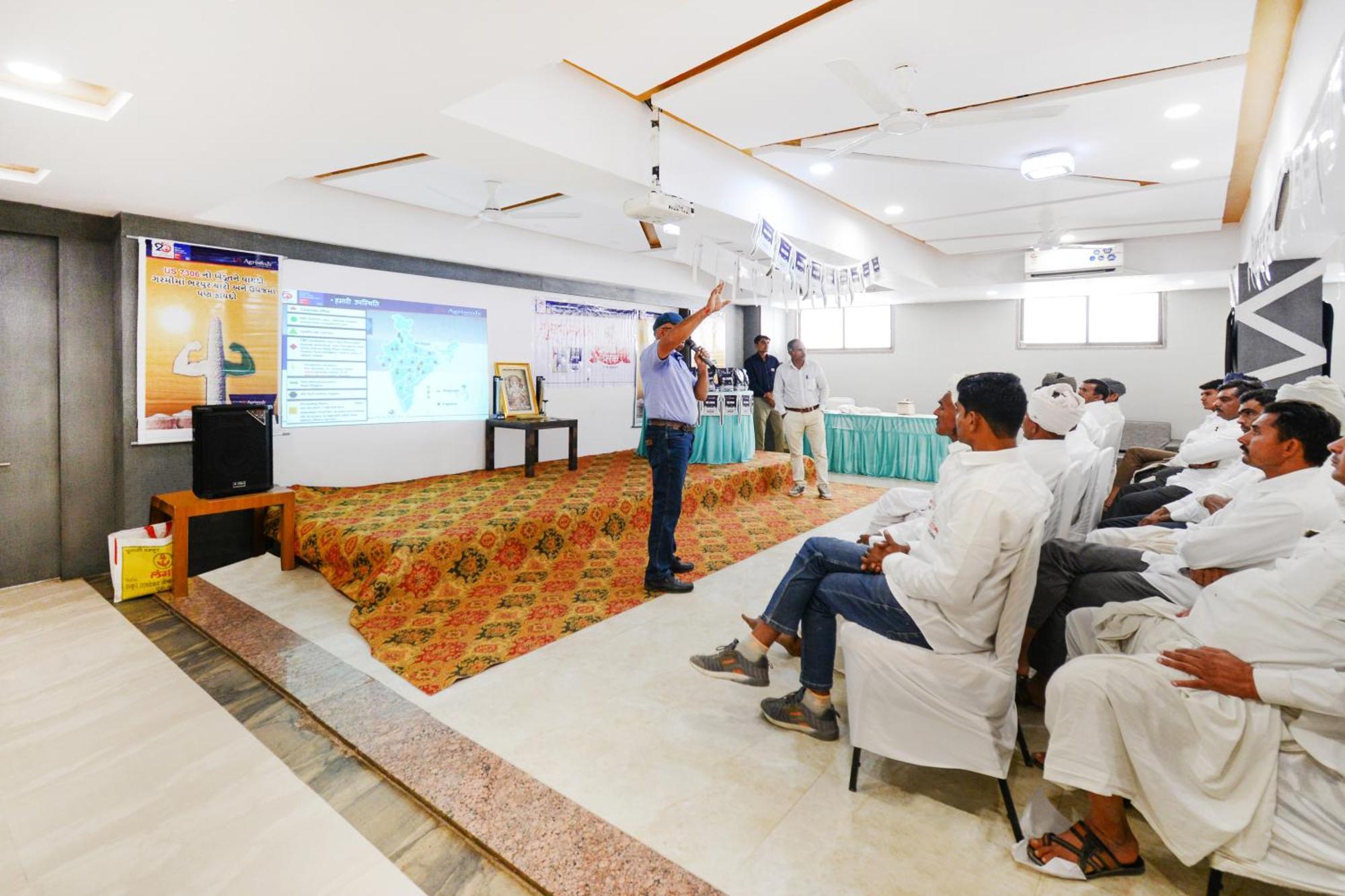 Hotel Desert Inn Tharad Bagian luar foto