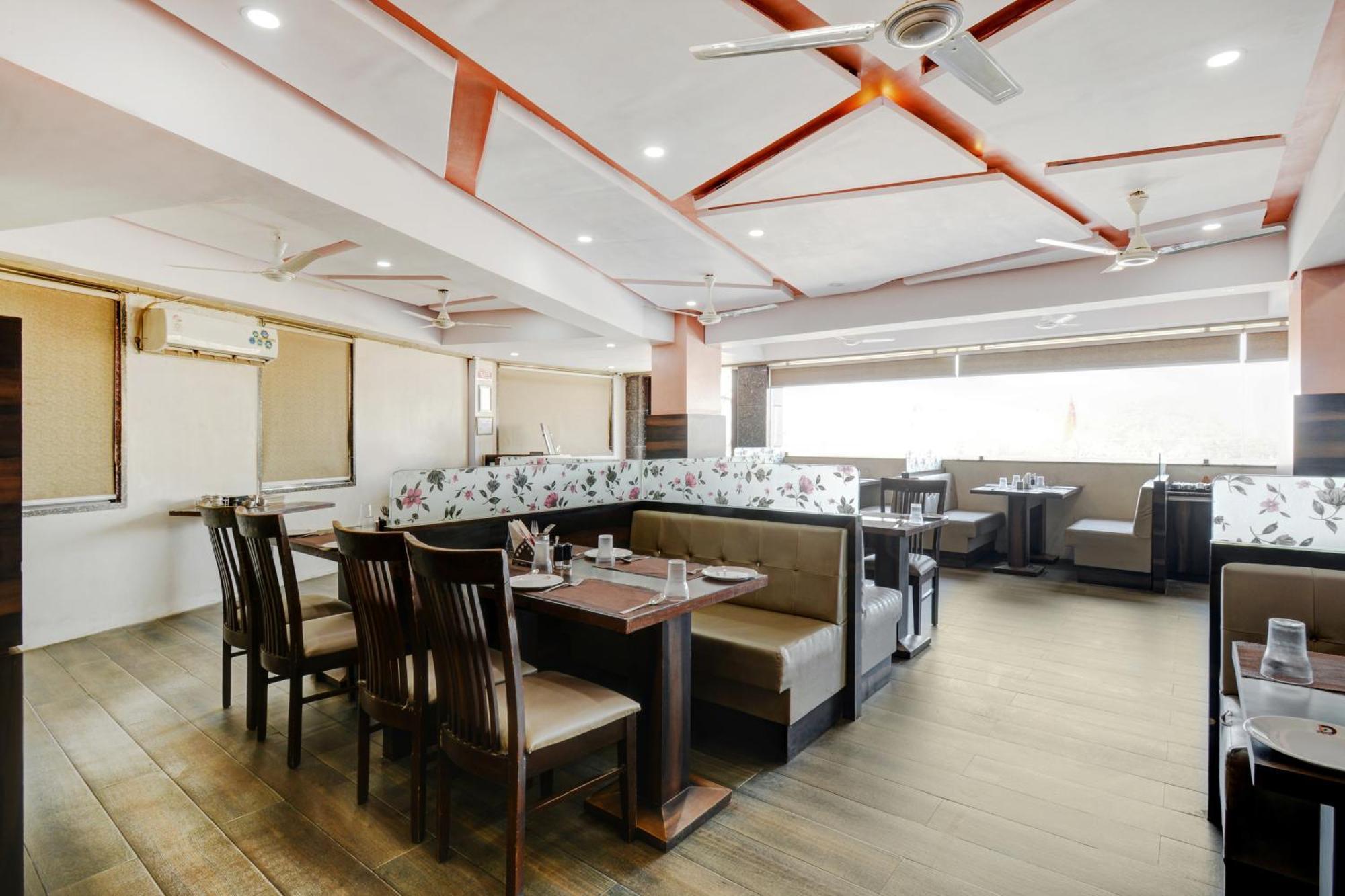Hotel Desert Inn Tharad Bagian luar foto