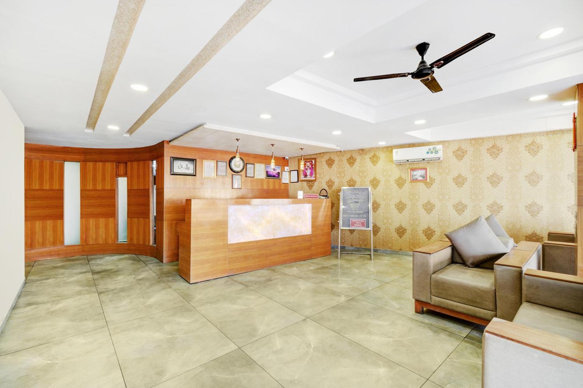 Hotel Desert Inn Tharad Bagian luar foto