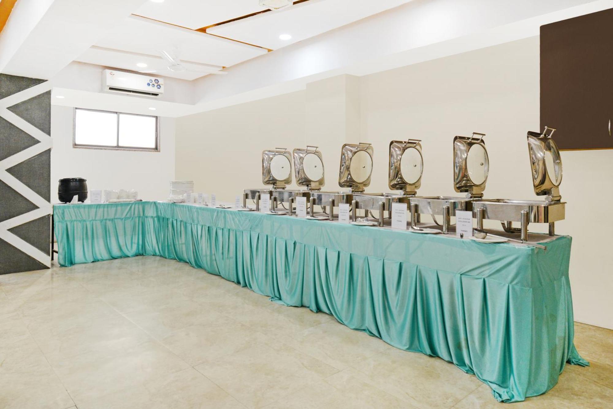 Hotel Desert Inn Tharad Bagian luar foto