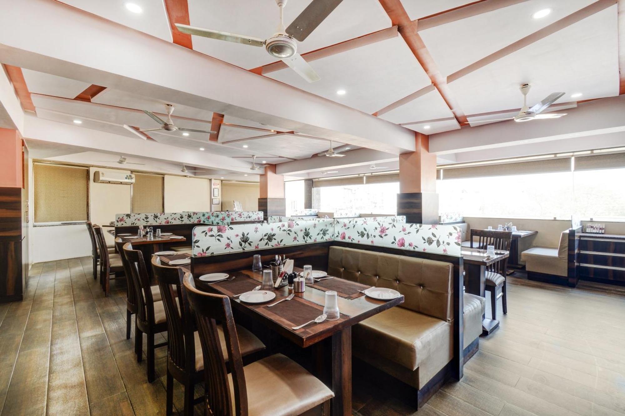 Hotel Desert Inn Tharad Bagian luar foto