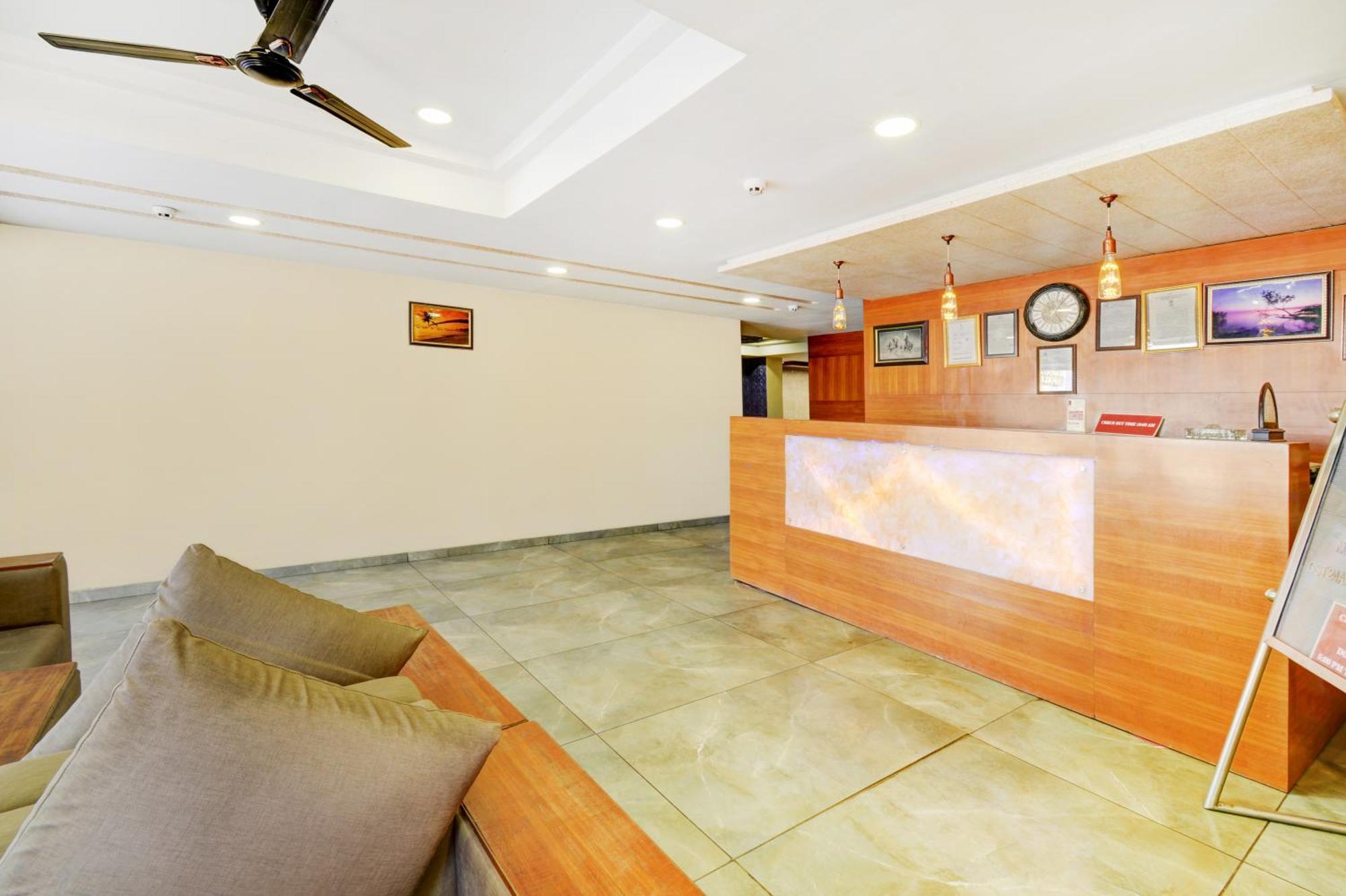 Hotel Desert Inn Tharad Bagian luar foto