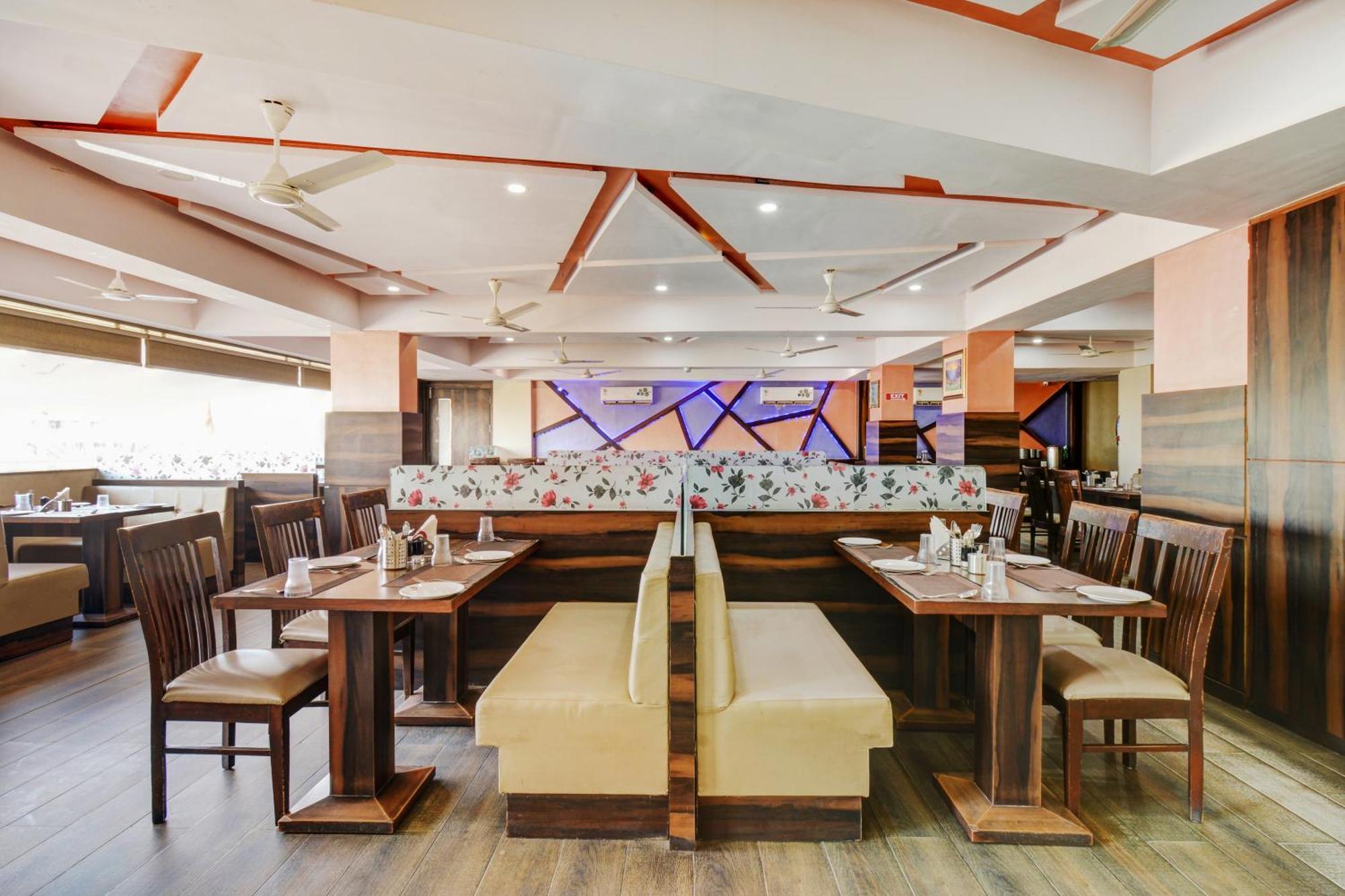 Hotel Desert Inn Tharad Bagian luar foto