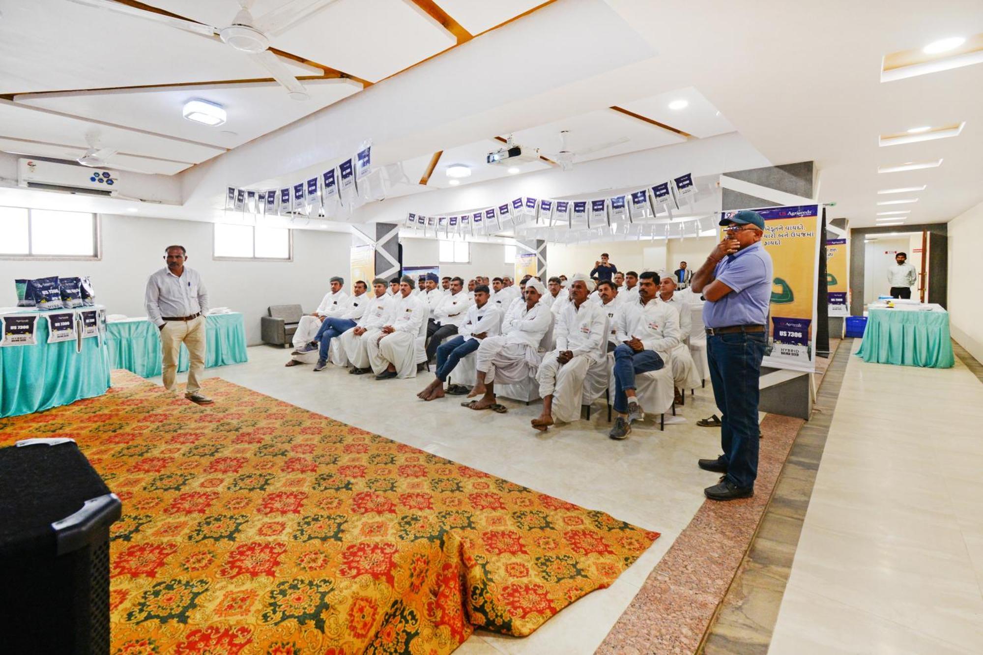 Hotel Desert Inn Tharad Bagian luar foto