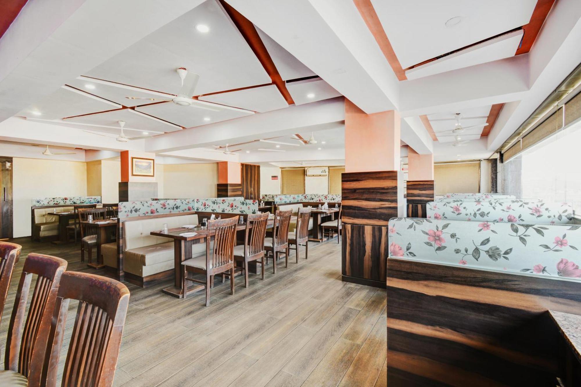 Hotel Desert Inn Tharad Bagian luar foto