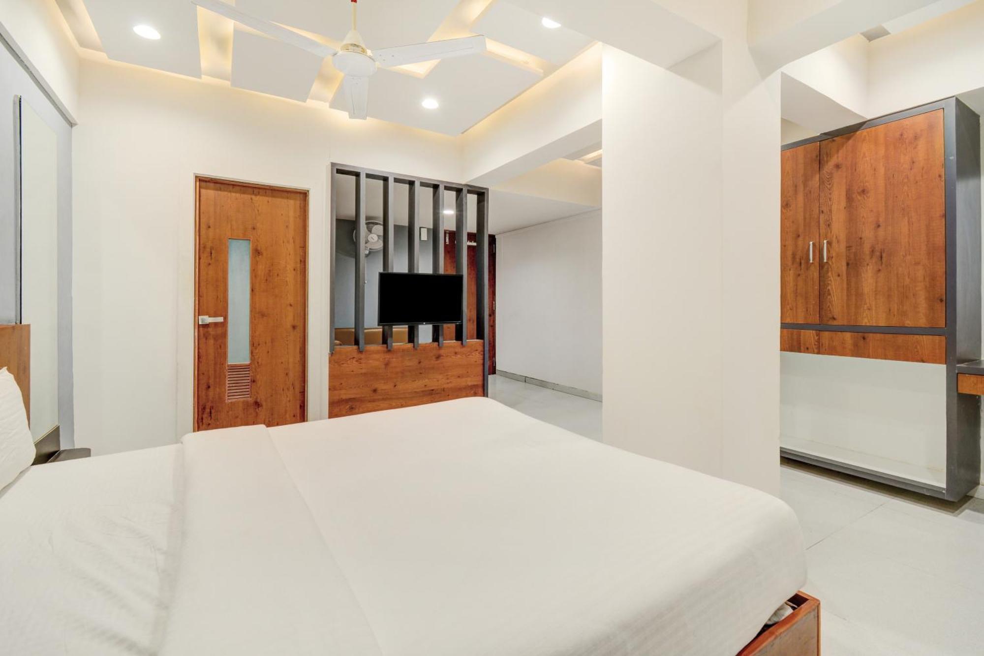 Hotel Desert Inn Tharad Bagian luar foto