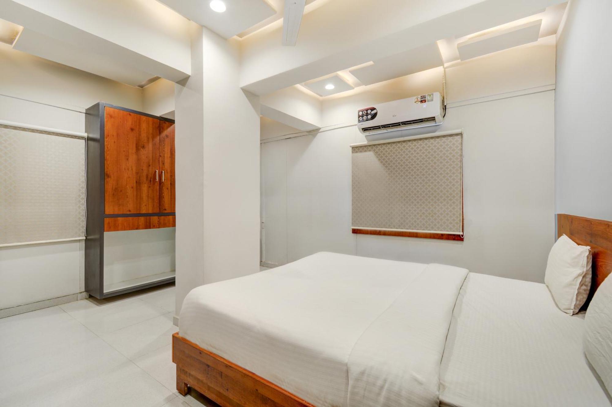 Hotel Desert Inn Tharad Bagian luar foto