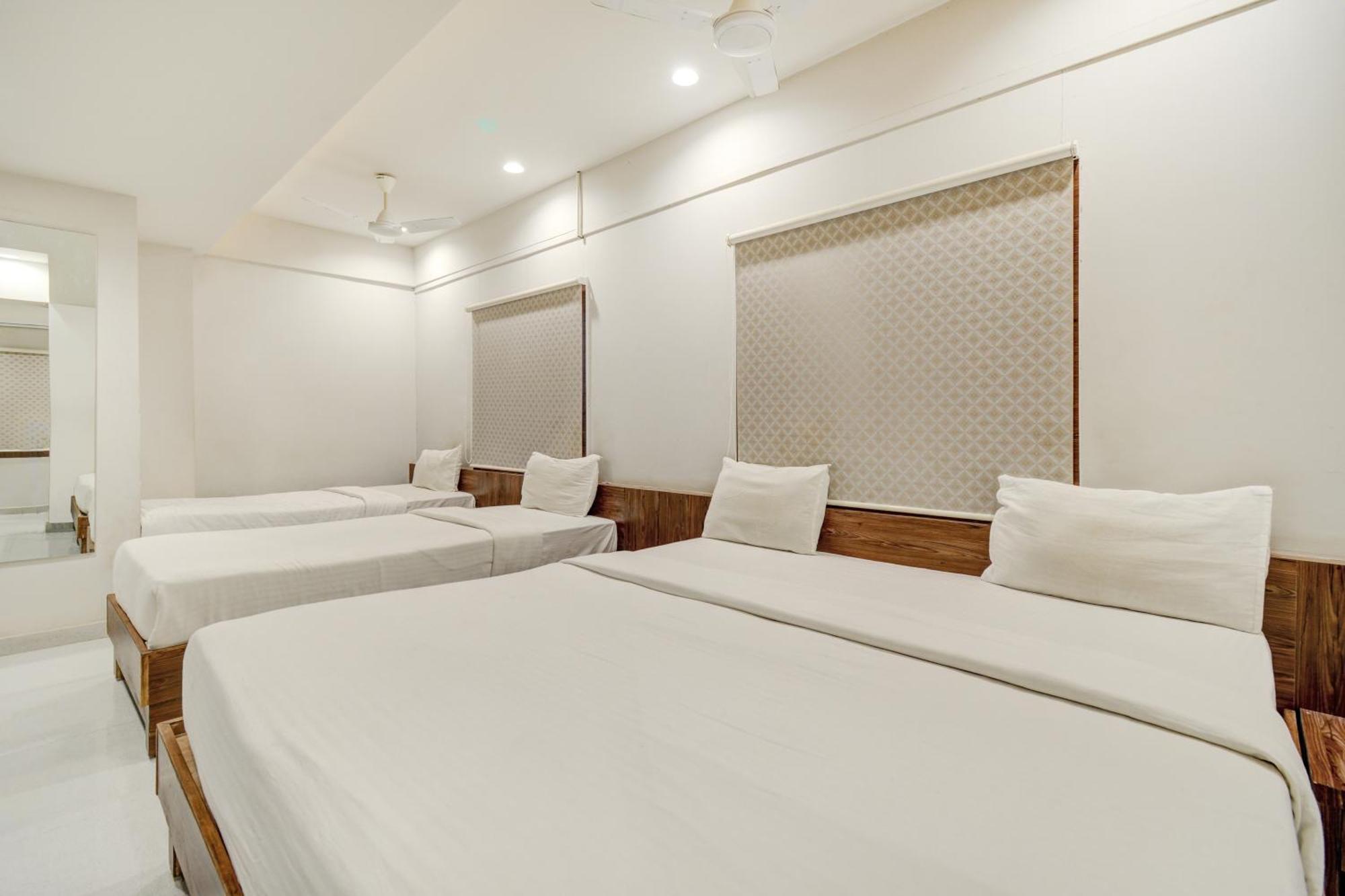 Hotel Desert Inn Tharad Bagian luar foto