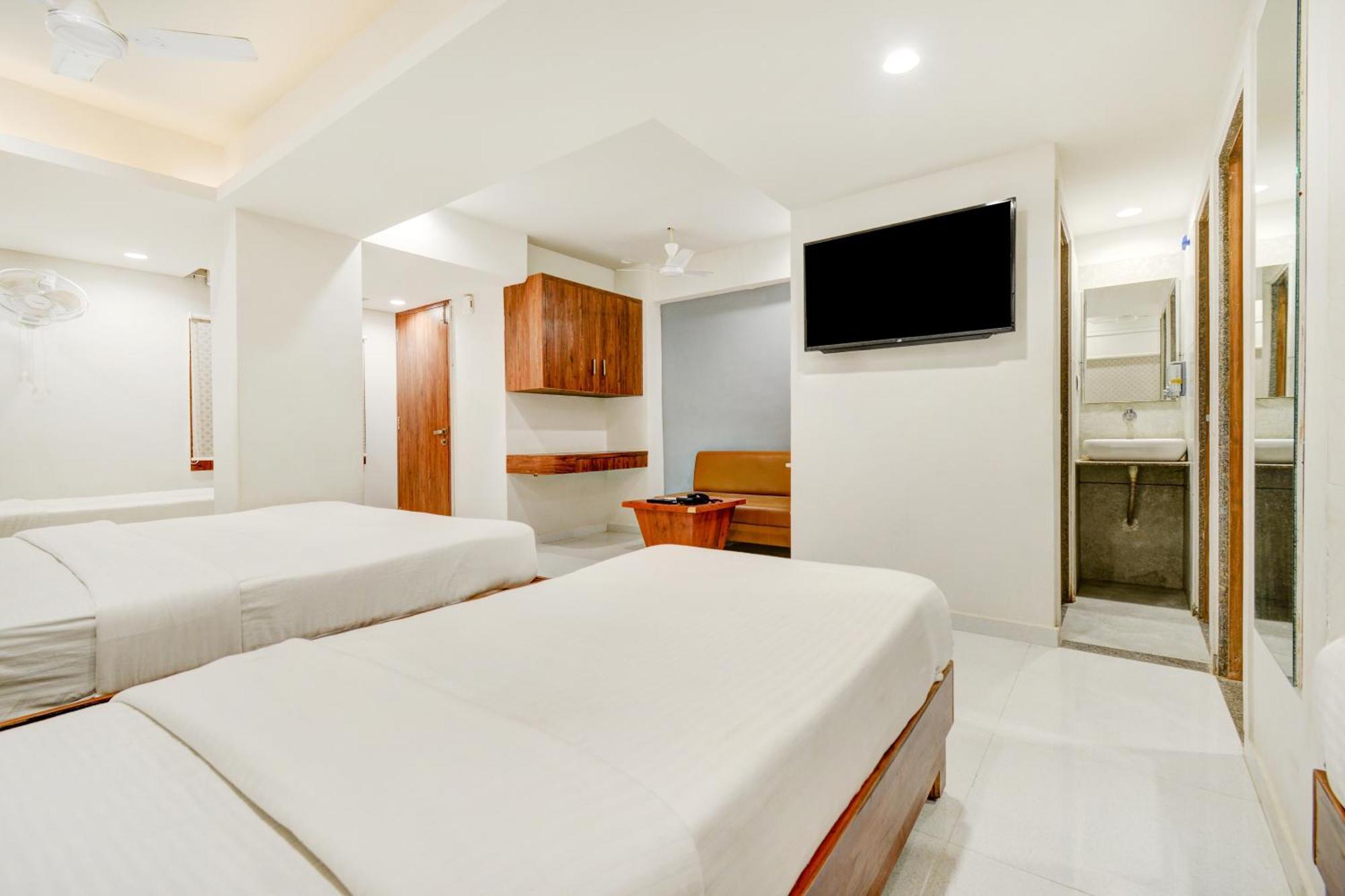 Hotel Desert Inn Tharad Bagian luar foto
