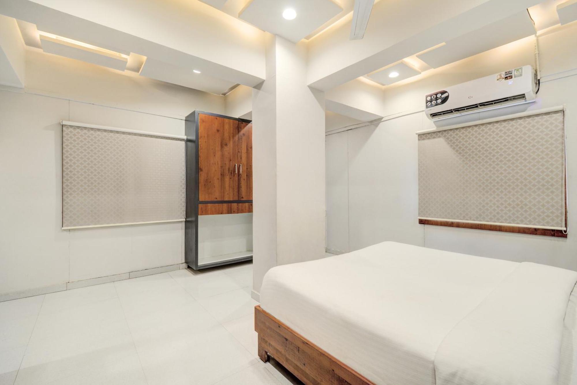 Hotel Desert Inn Tharad Bagian luar foto